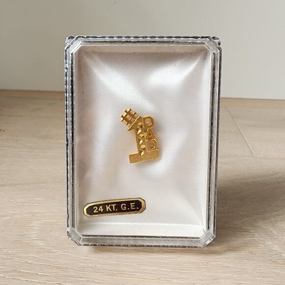 NWT Vintage Number ONE Dad 24K Gold Pin - Picture 1 of 7